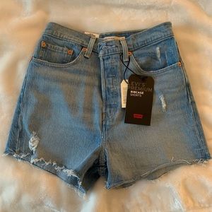 NWT Levi’s Ribcage Shorts 28